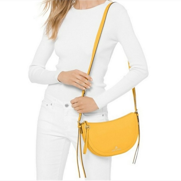 New MICHAEL Michael Kors Camden Small Messenger - Picture 7 of 16